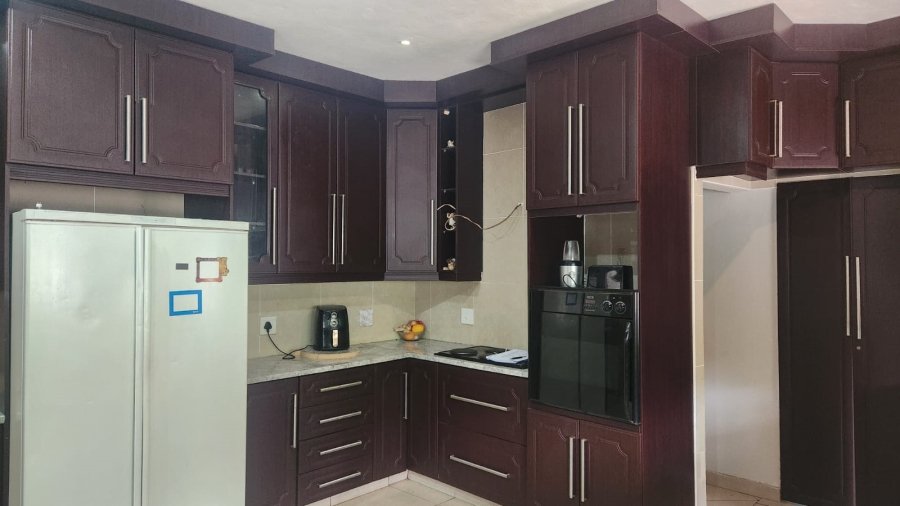 6 Bedroom Property for Sale in Umtentweni KwaZulu-Natal