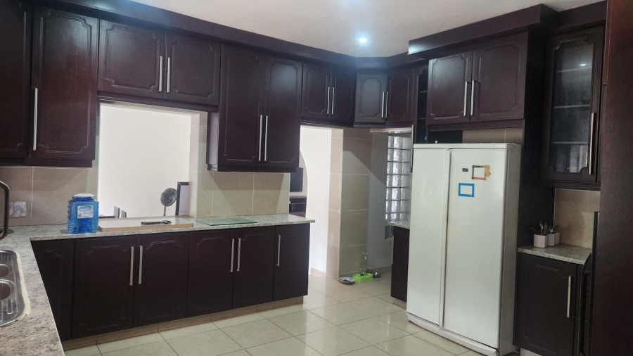 6 Bedroom Property for Sale in Umtentweni KwaZulu-Natal