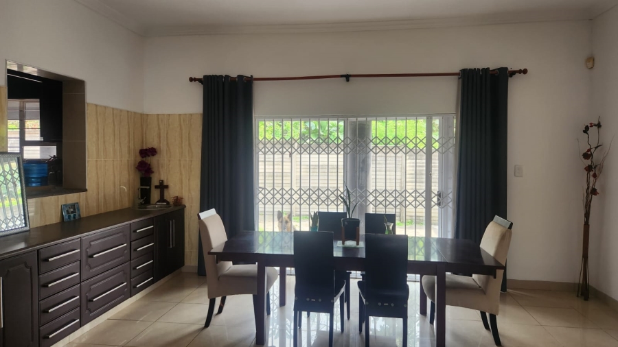 6 Bedroom Property for Sale in Umtentweni KwaZulu-Natal