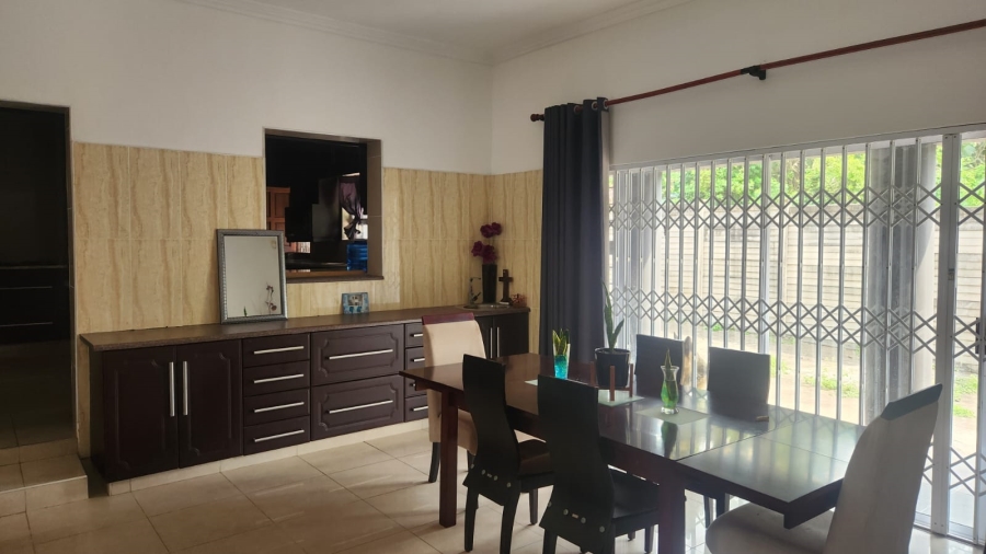 6 Bedroom Property for Sale in Umtentweni KwaZulu-Natal