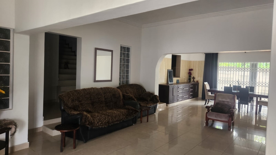 6 Bedroom Property for Sale in Umtentweni KwaZulu-Natal