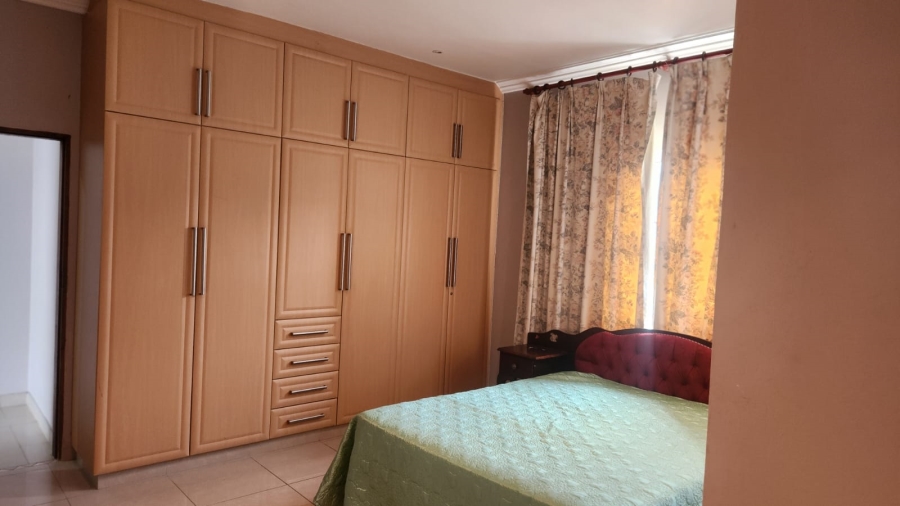 6 Bedroom Property for Sale in Umtentweni KwaZulu-Natal