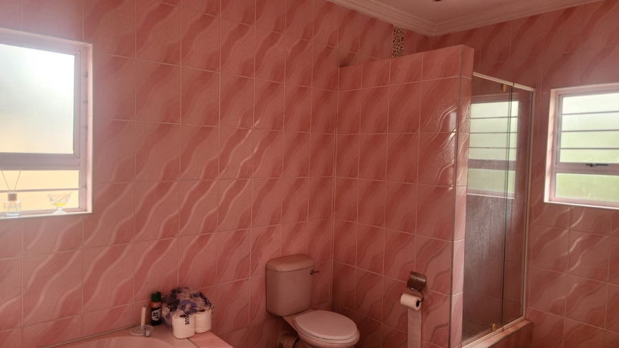 6 Bedroom Property for Sale in Umtentweni KwaZulu-Natal