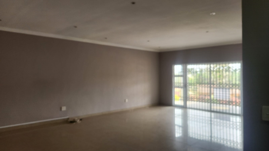 6 Bedroom Property for Sale in Umtentweni KwaZulu-Natal