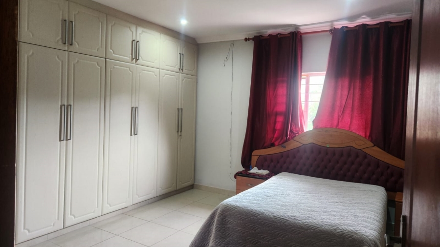 6 Bedroom Property for Sale in Umtentweni KwaZulu-Natal