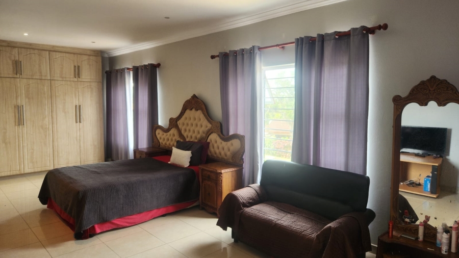 6 Bedroom Property for Sale in Umtentweni KwaZulu-Natal