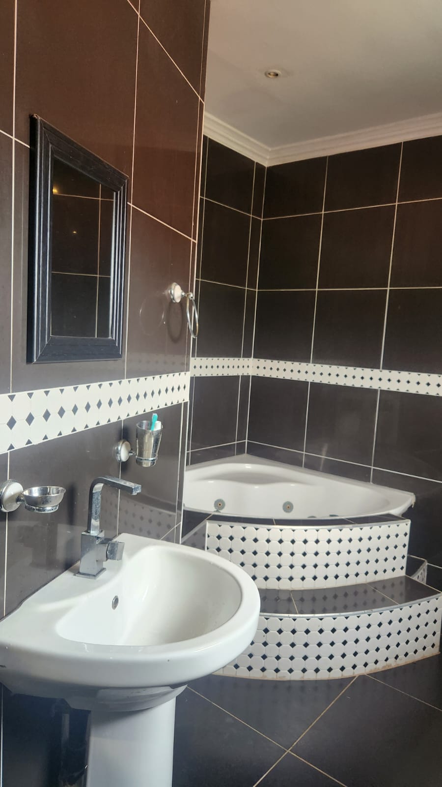 6 Bedroom Property for Sale in Umtentweni KwaZulu-Natal