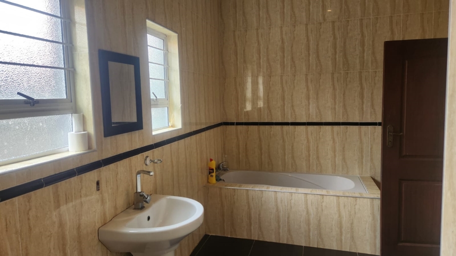 6 Bedroom Property for Sale in Umtentweni KwaZulu-Natal