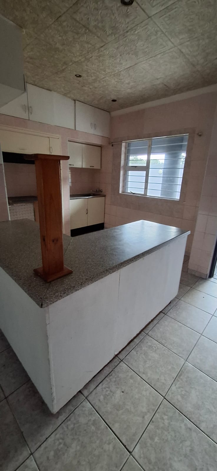 6 Bedroom Property for Sale in Umtentweni KwaZulu-Natal