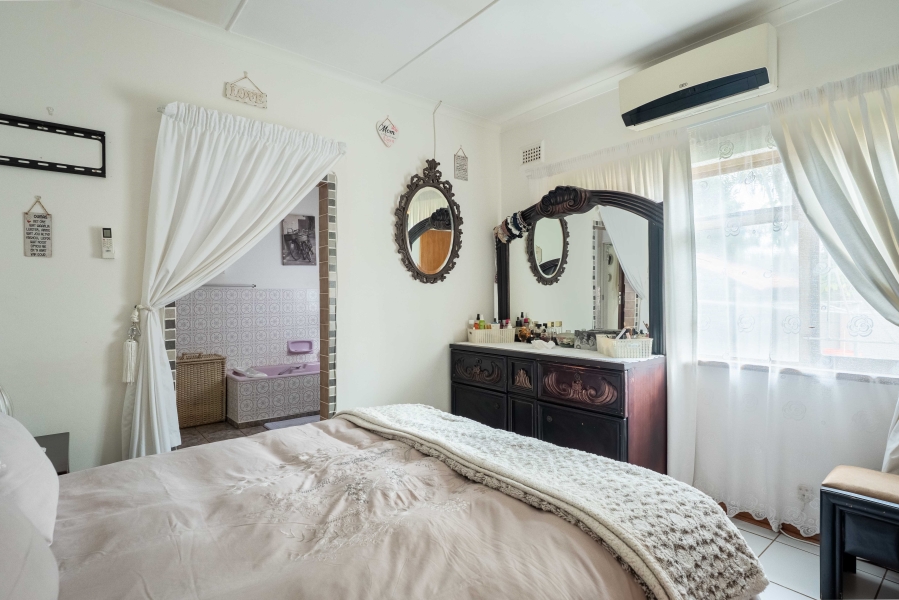 4 Bedroom Property for Sale in Illovo Beach KwaZulu-Natal