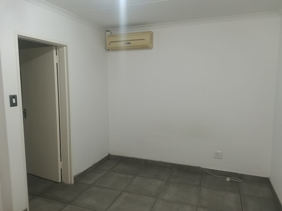 To Let 1 Bedroom Property for Rent in Bluff KwaZulu-Natal