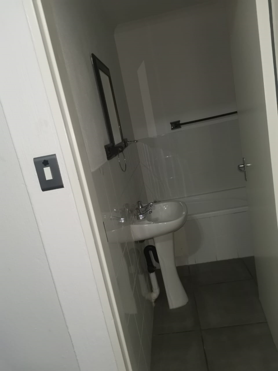 To Let 1 Bedroom Property for Rent in Bluff KwaZulu-Natal
