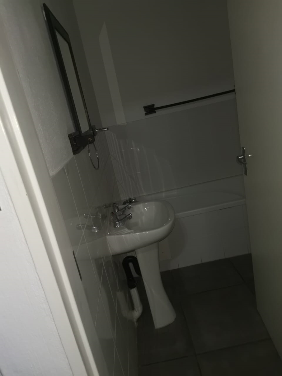 To Let 1 Bedroom Property for Rent in Bluff KwaZulu-Natal