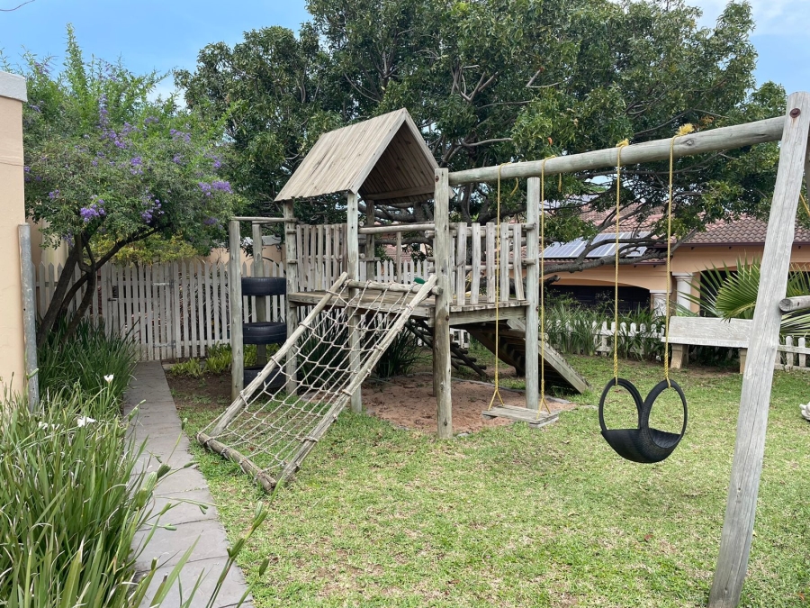To Let 4 Bedroom Property for Rent in Umhlali Golf Estate KwaZulu-Natal