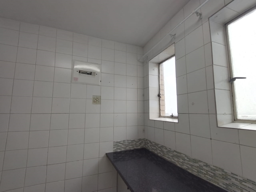 To Let 1 Bedroom Property for Rent in Essenwood KwaZulu-Natal