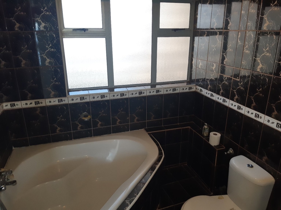 To Let 2 Bedroom Property for Rent in Amanzimtoti KwaZulu-Natal