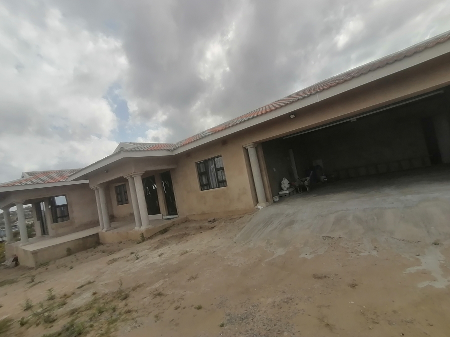 4 Bedroom Property for Sale in Lovu KwaZulu-Natal
