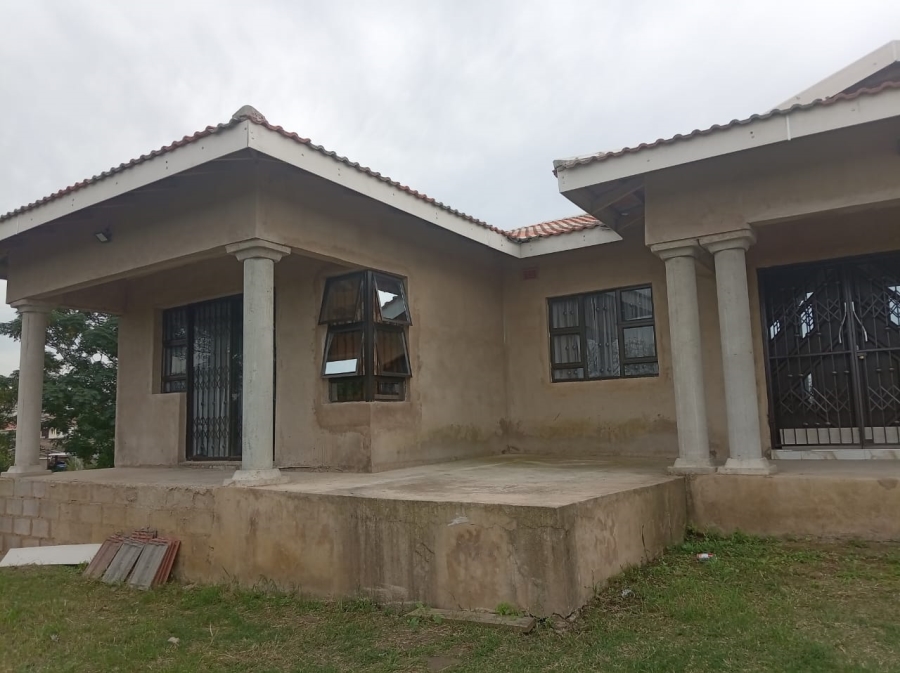 4 Bedroom Property for Sale in Lovu KwaZulu-Natal
