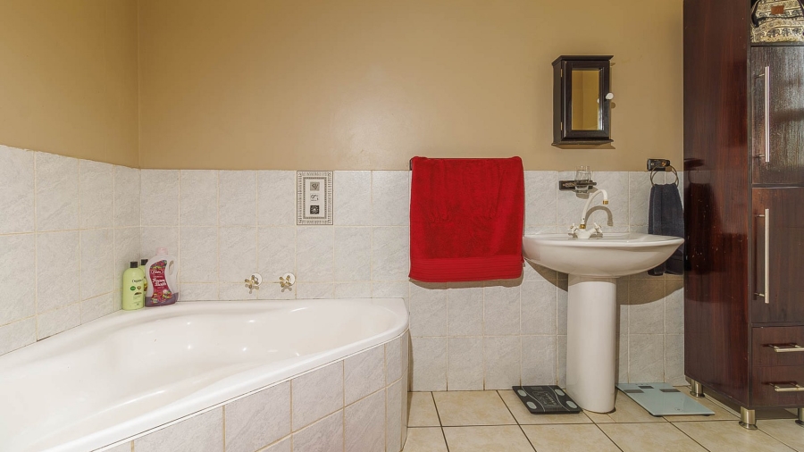 To Let 3 Bedroom Property for Rent in Waterfall KwaZulu-Natal