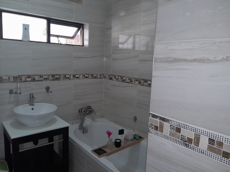 3 Bedroom Property for Sale in Amanzimtoti KwaZulu-Natal