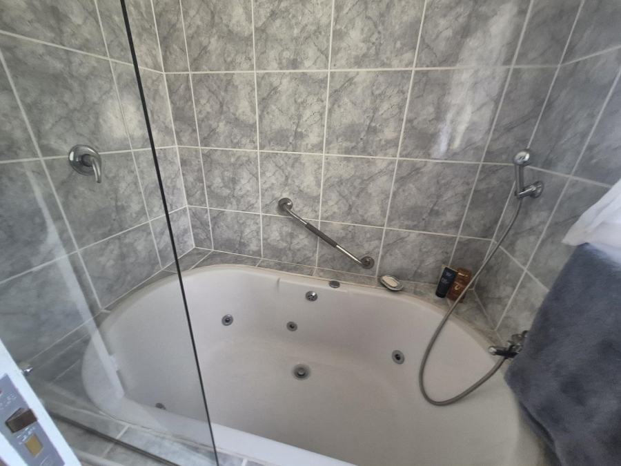 3 Bedroom Property for Sale in Mountain Homes KwaZulu-Natal
