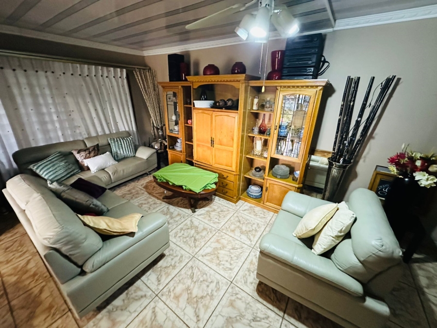 5 Bedroom Property for Sale in Blackridge KwaZulu-Natal