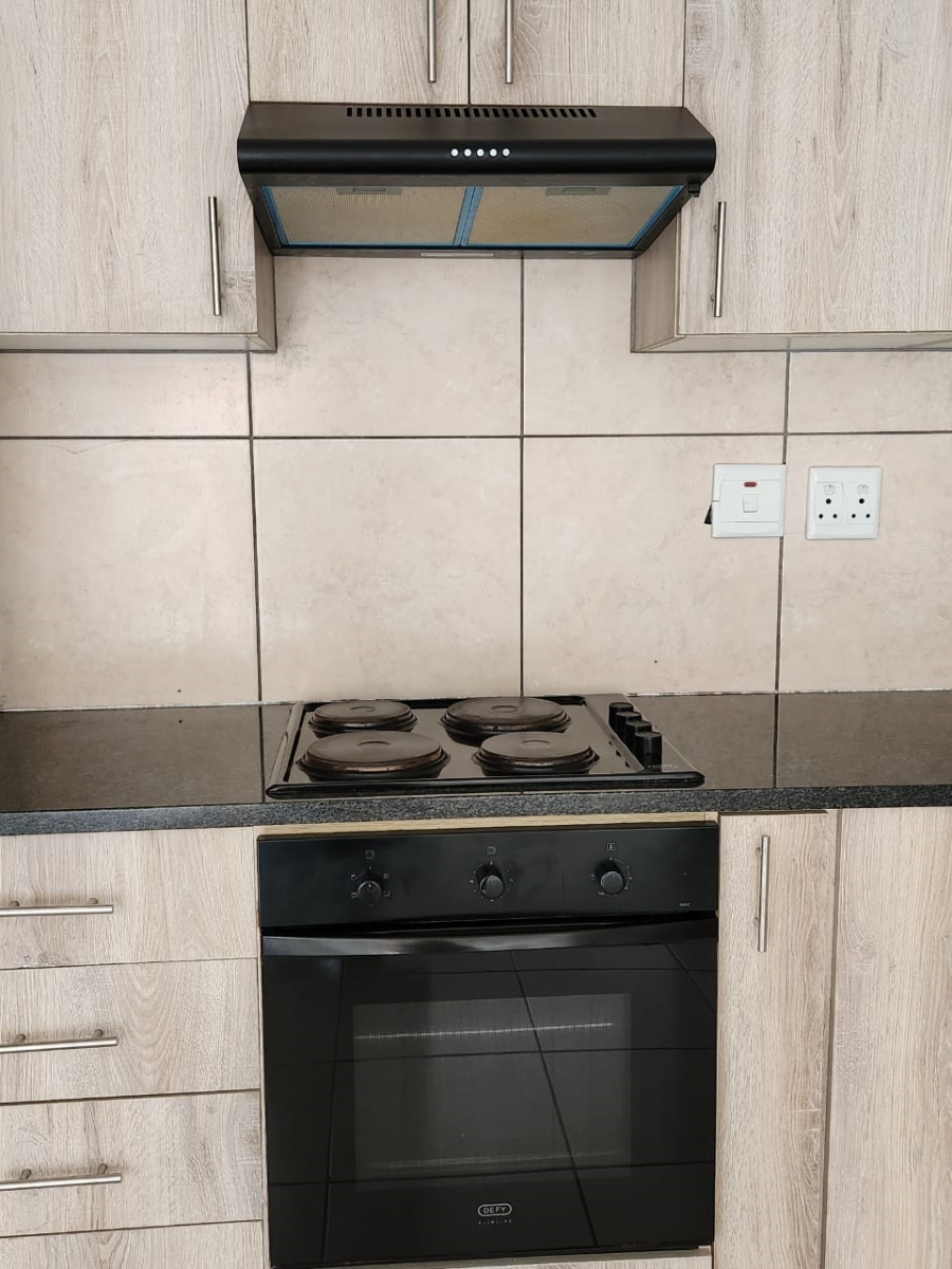 To Let 2 Bedroom Property for Rent in Crestholme KwaZulu-Natal