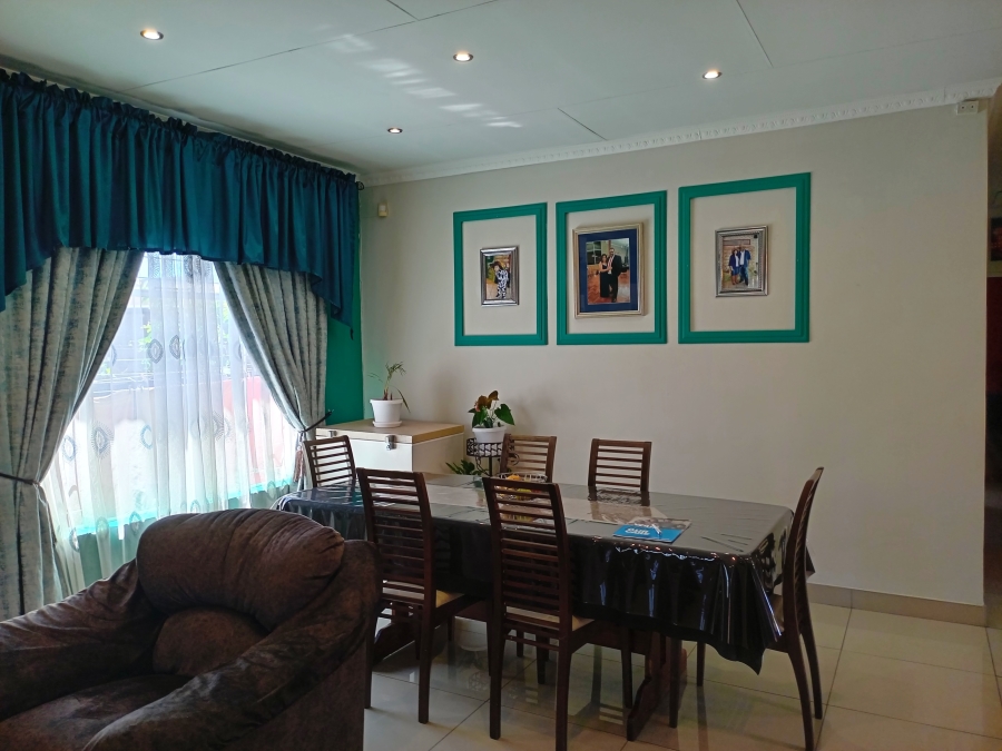 5 Bedroom Property for Sale in Lennoxton KwaZulu-Natal