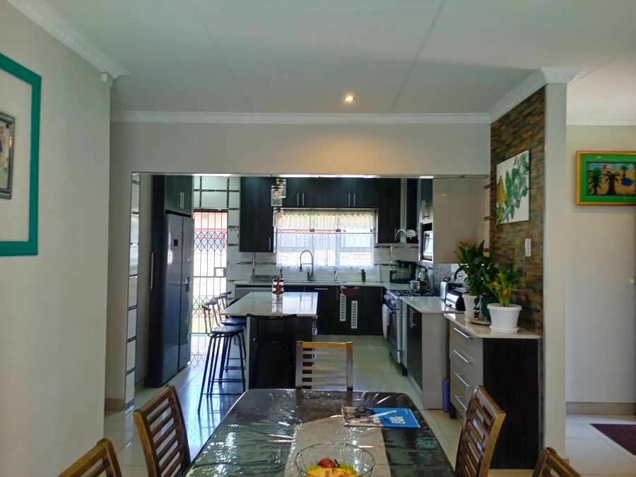 5 Bedroom Property for Sale in Lennoxton KwaZulu-Natal