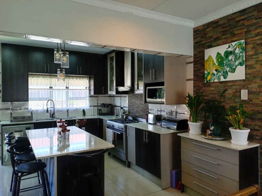 5 Bedroom Property for Sale in Lennoxton KwaZulu-Natal