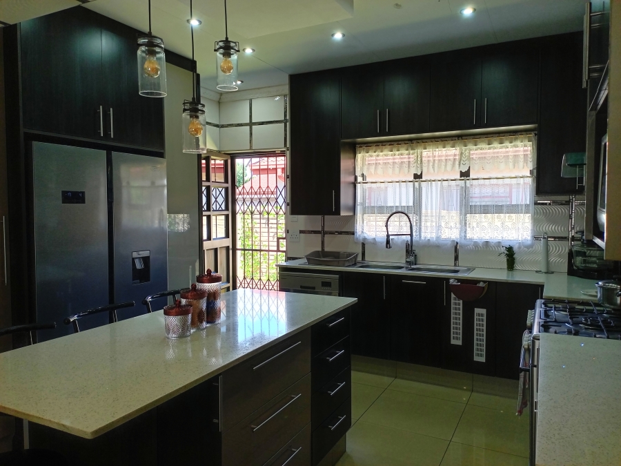 5 Bedroom Property for Sale in Lennoxton KwaZulu-Natal