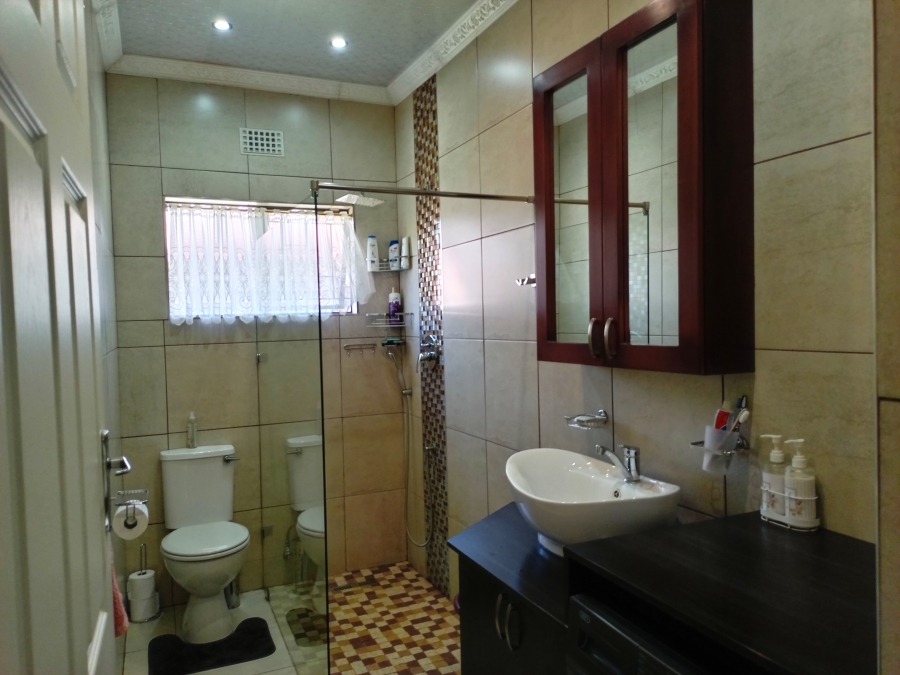 5 Bedroom Property for Sale in Lennoxton KwaZulu-Natal