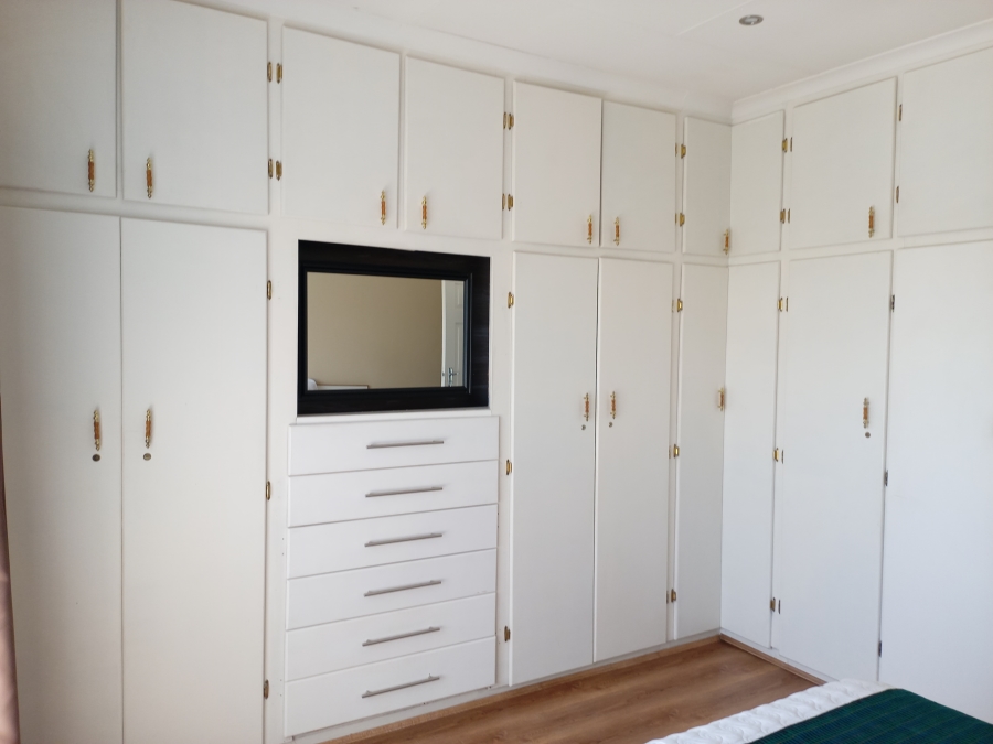 5 Bedroom Property for Sale in Lennoxton KwaZulu-Natal