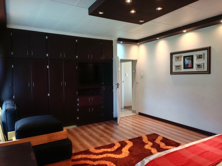 5 Bedroom Property for Sale in Lennoxton KwaZulu-Natal