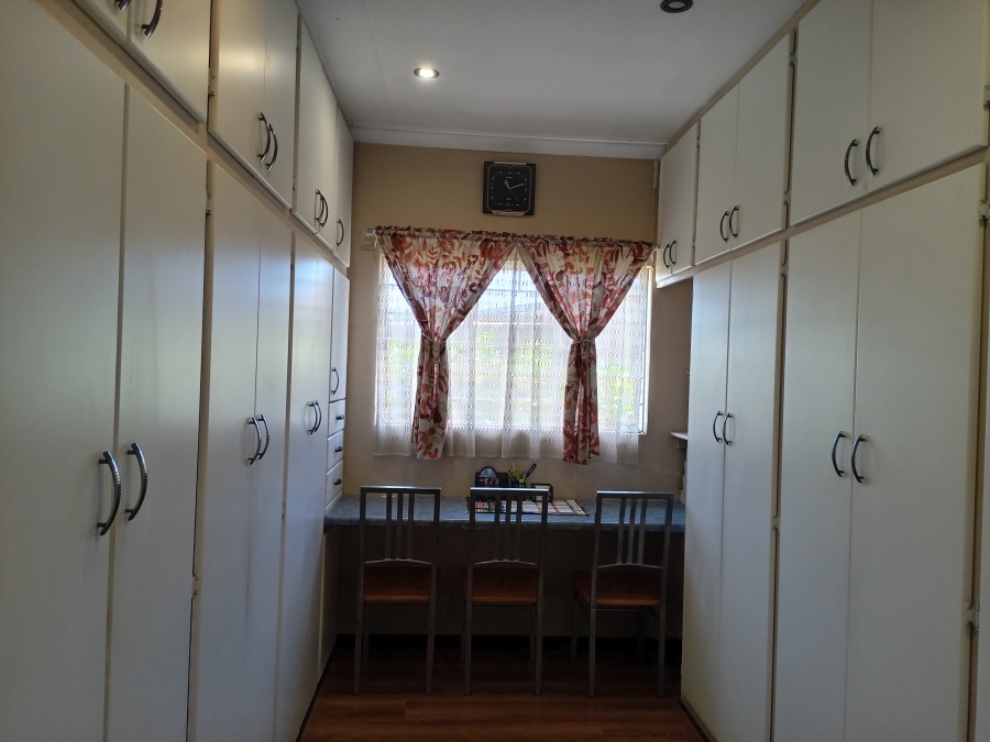 5 Bedroom Property for Sale in Lennoxton KwaZulu-Natal