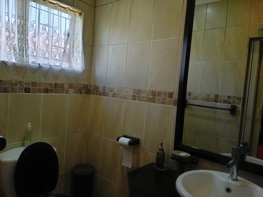 5 Bedroom Property for Sale in Lennoxton KwaZulu-Natal