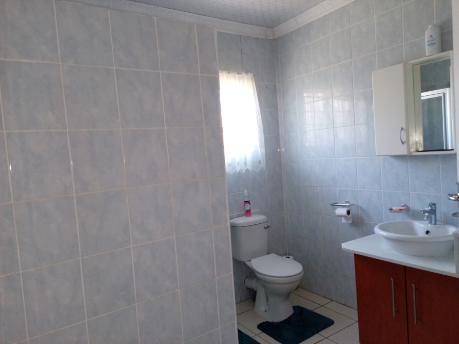 5 Bedroom Property for Sale in Lennoxton KwaZulu-Natal
