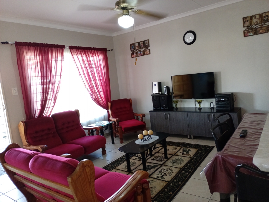 5 Bedroom Property for Sale in Lennoxton KwaZulu-Natal