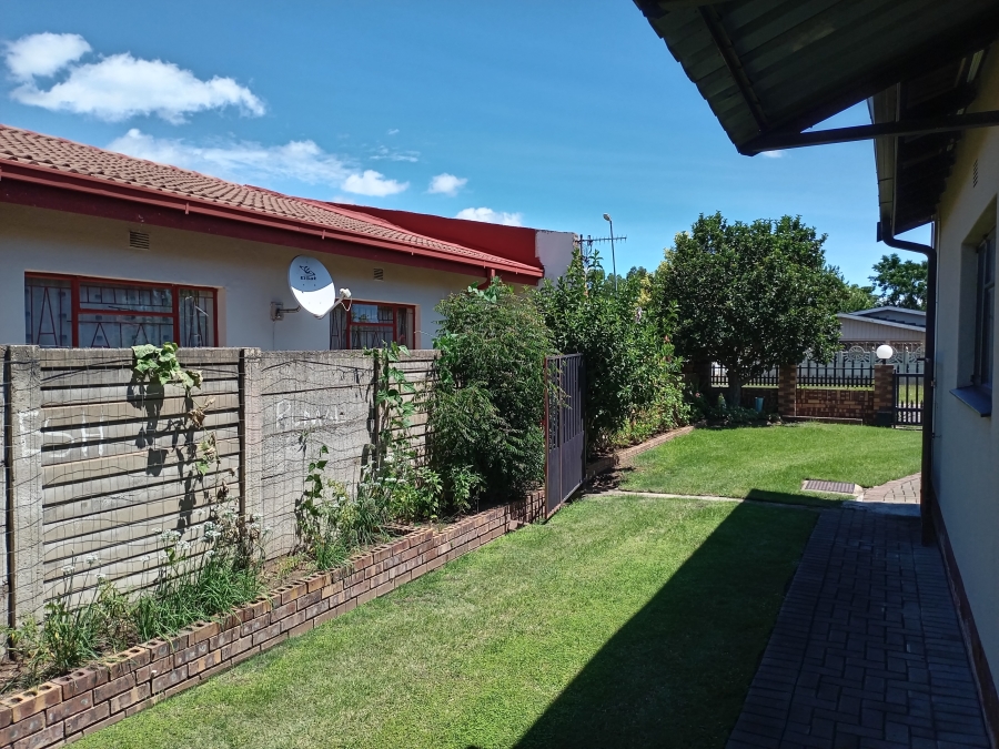 5 Bedroom Property for Sale in Lennoxton KwaZulu-Natal