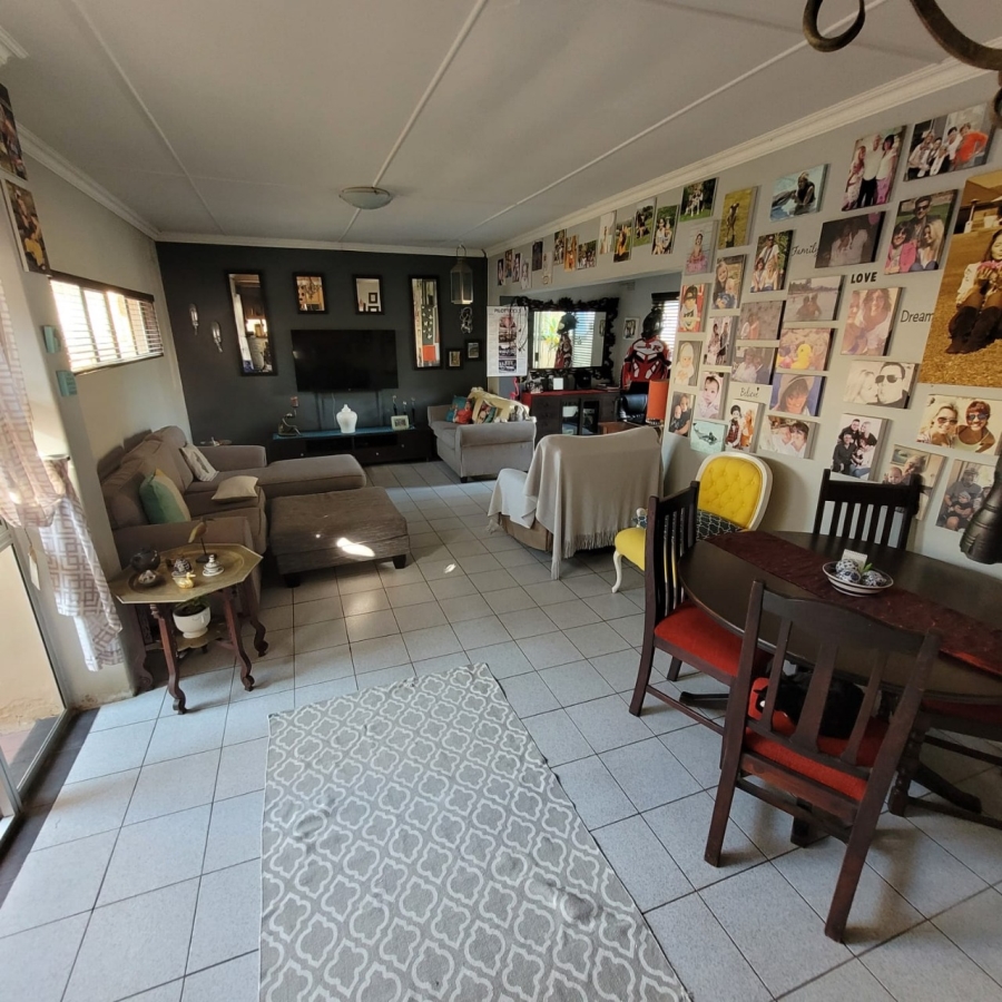 5 Bedroom Property for Sale in Northdene KwaZulu-Natal
