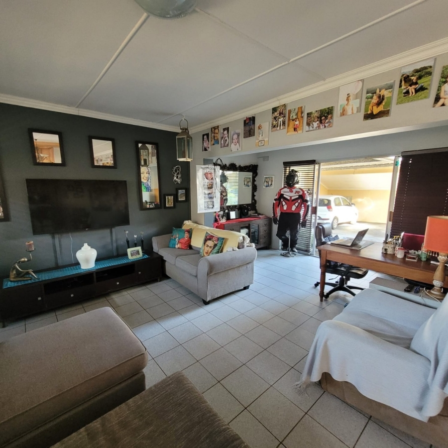 5 Bedroom Property for Sale in Northdene KwaZulu-Natal