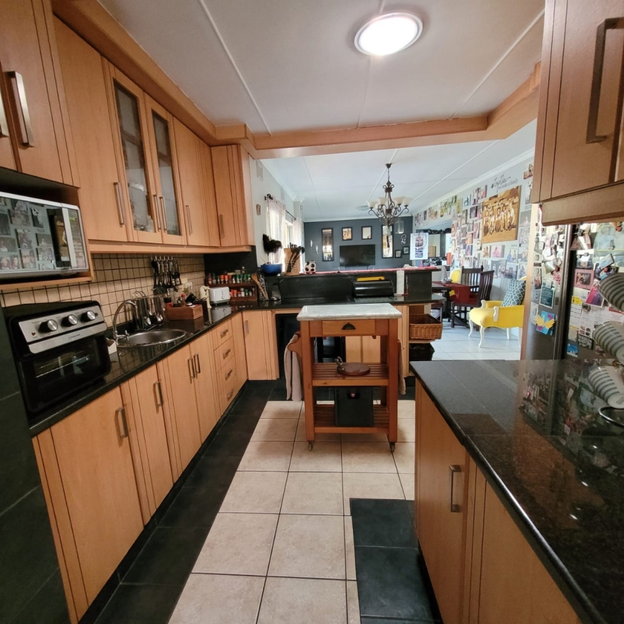 5 Bedroom Property for Sale in Northdene KwaZulu-Natal
