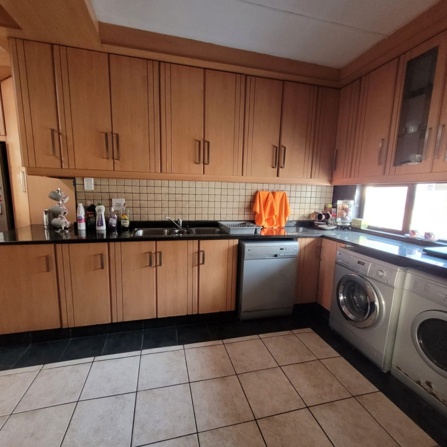 5 Bedroom Property for Sale in Northdene KwaZulu-Natal