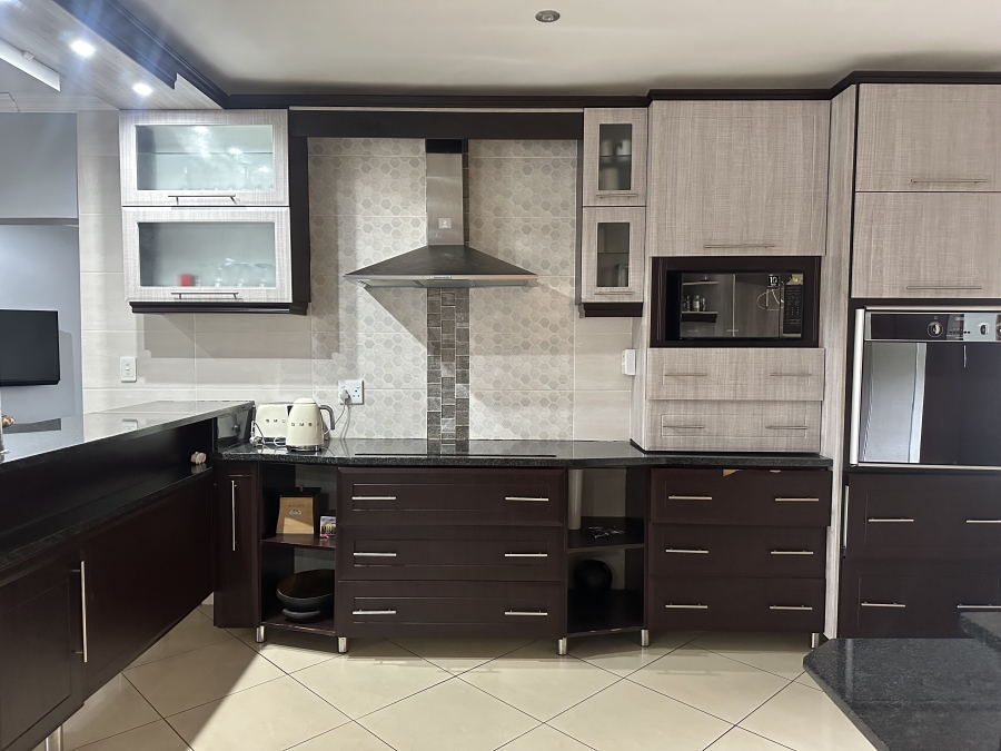7 Bedroom Property for Sale in Hilton Gardens KwaZulu-Natal