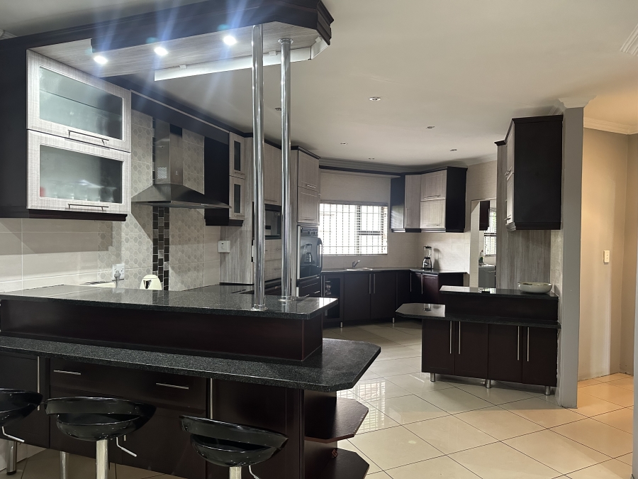 7 Bedroom Property for Sale in Hilton Gardens KwaZulu-Natal