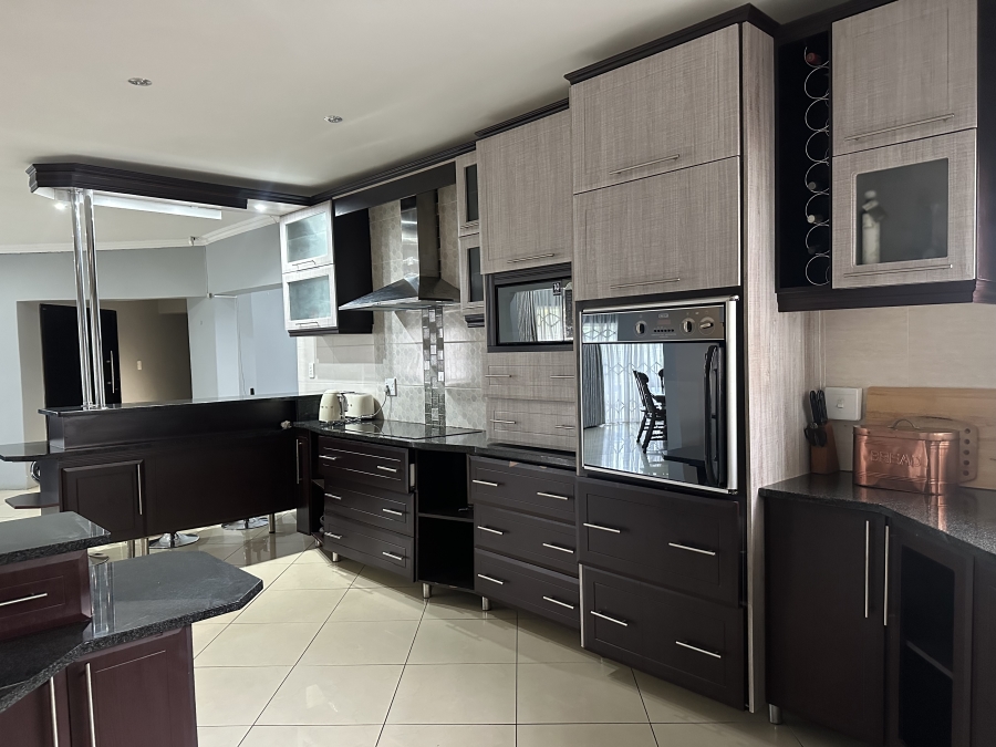 7 Bedroom Property for Sale in Hilton Gardens KwaZulu-Natal