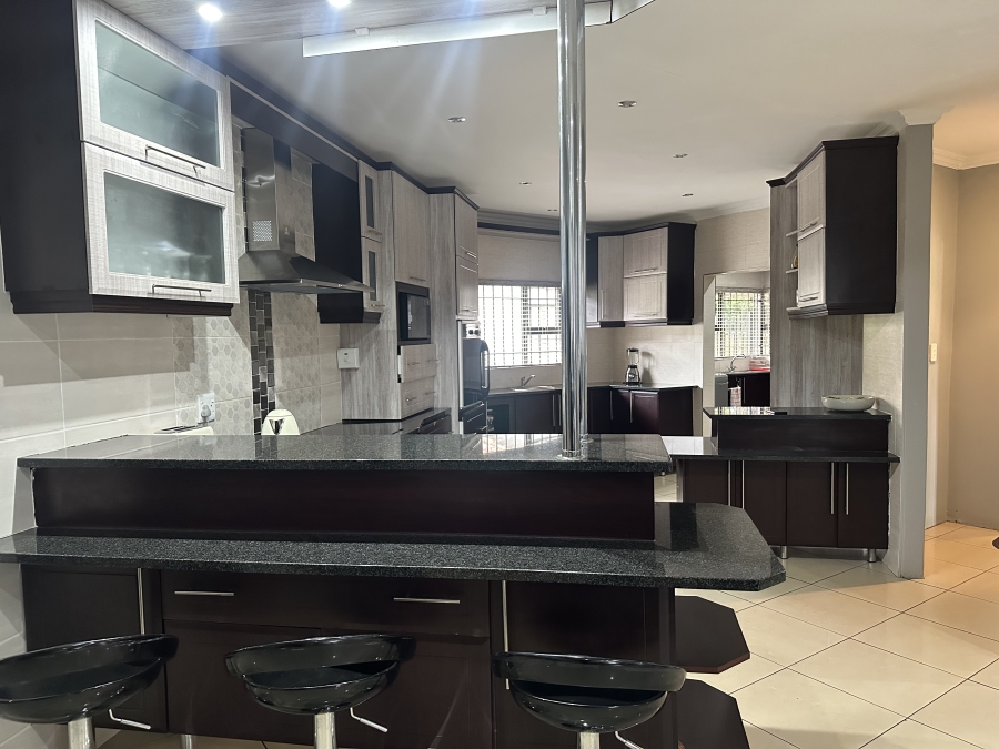 7 Bedroom Property for Sale in Hilton Gardens KwaZulu-Natal