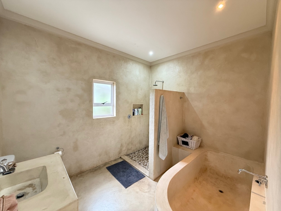 5 Bedroom Property for Sale in Zini River Estate KwaZulu-Natal