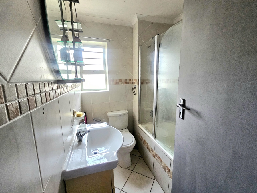 To Let 2 Bedroom Property for Rent in Amanzimtoti KwaZulu-Natal