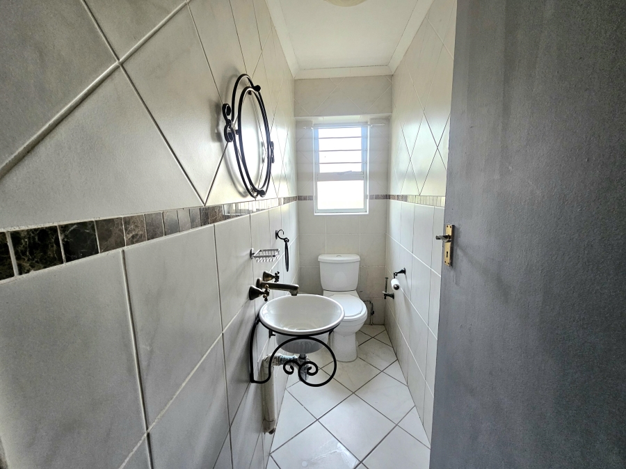 To Let 2 Bedroom Property for Rent in Amanzimtoti KwaZulu-Natal